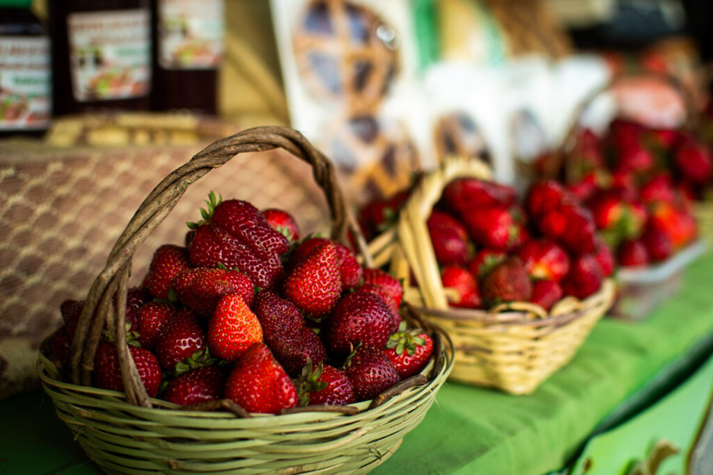canasta de frutillas