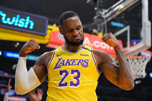 Lebron James jugando con Lakers