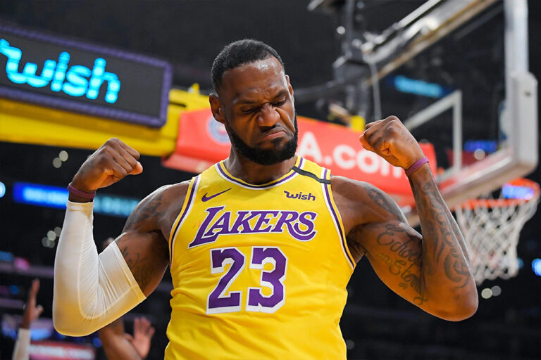 Lebron James jugando con Lakers