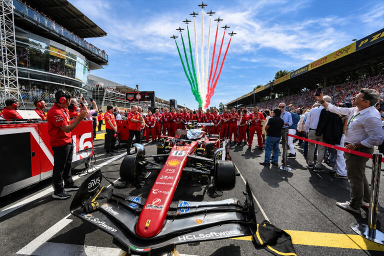 Monoplaza de Scuderia Ferrari en el Circuita de Monza- Italia de la Formula 1